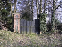 Oude poort naar kasteel te Sombeke